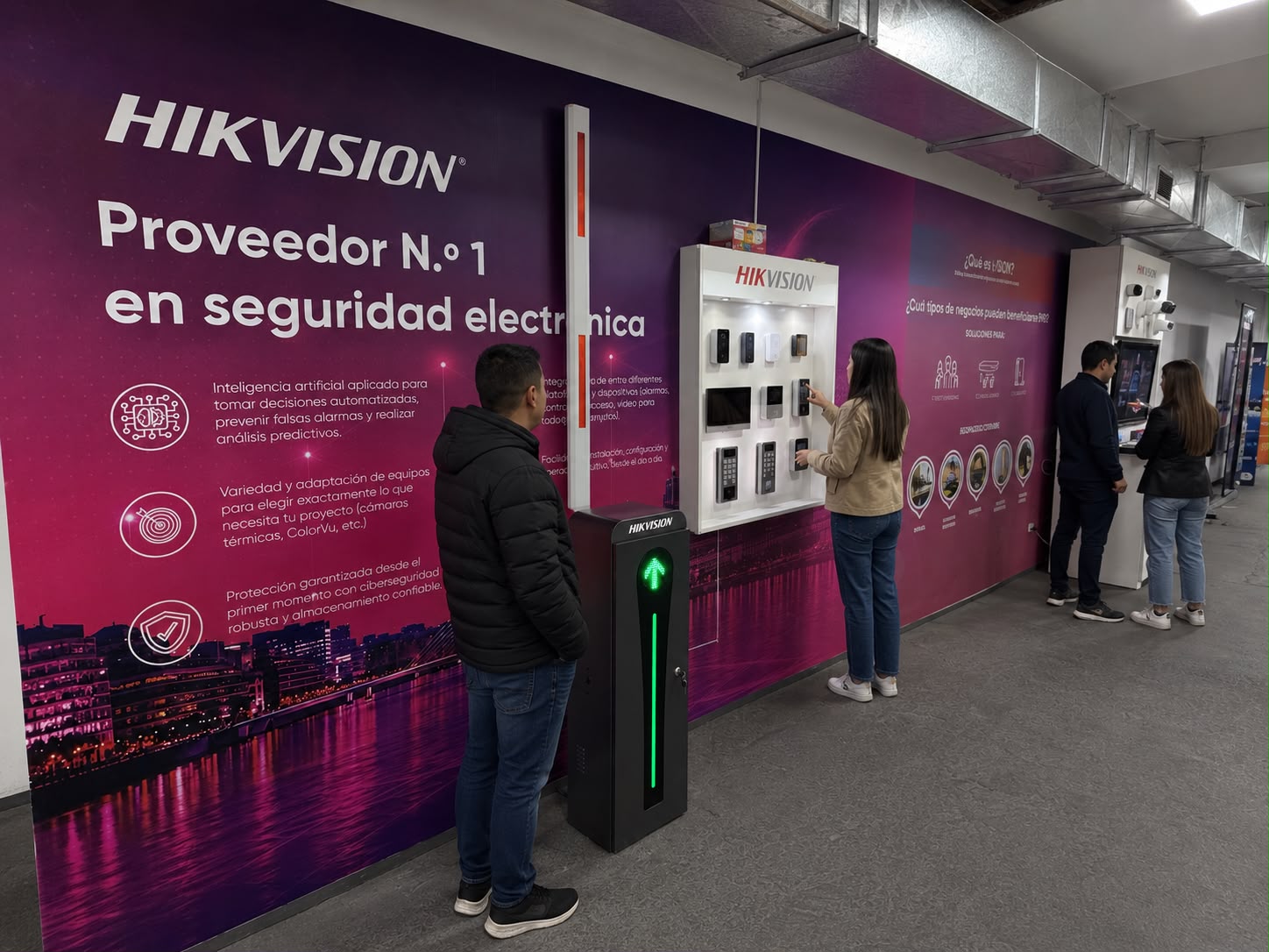 Sector interactivo Hikvision del showroom OFGOLD